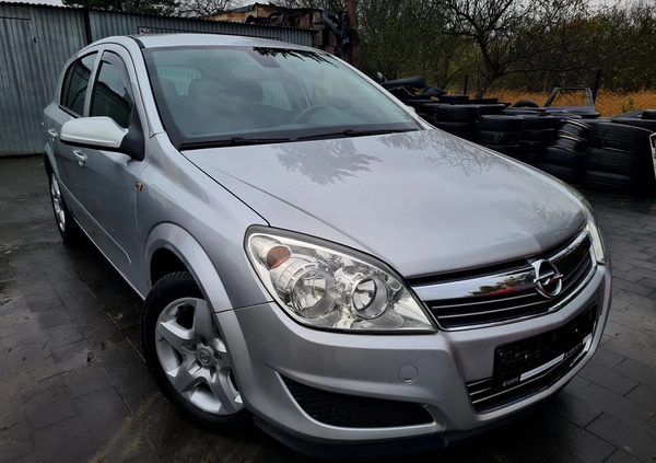 Opel Astra cena 13499 przebieg: 190100, rok produkcji 2008 z Grójec małe 667